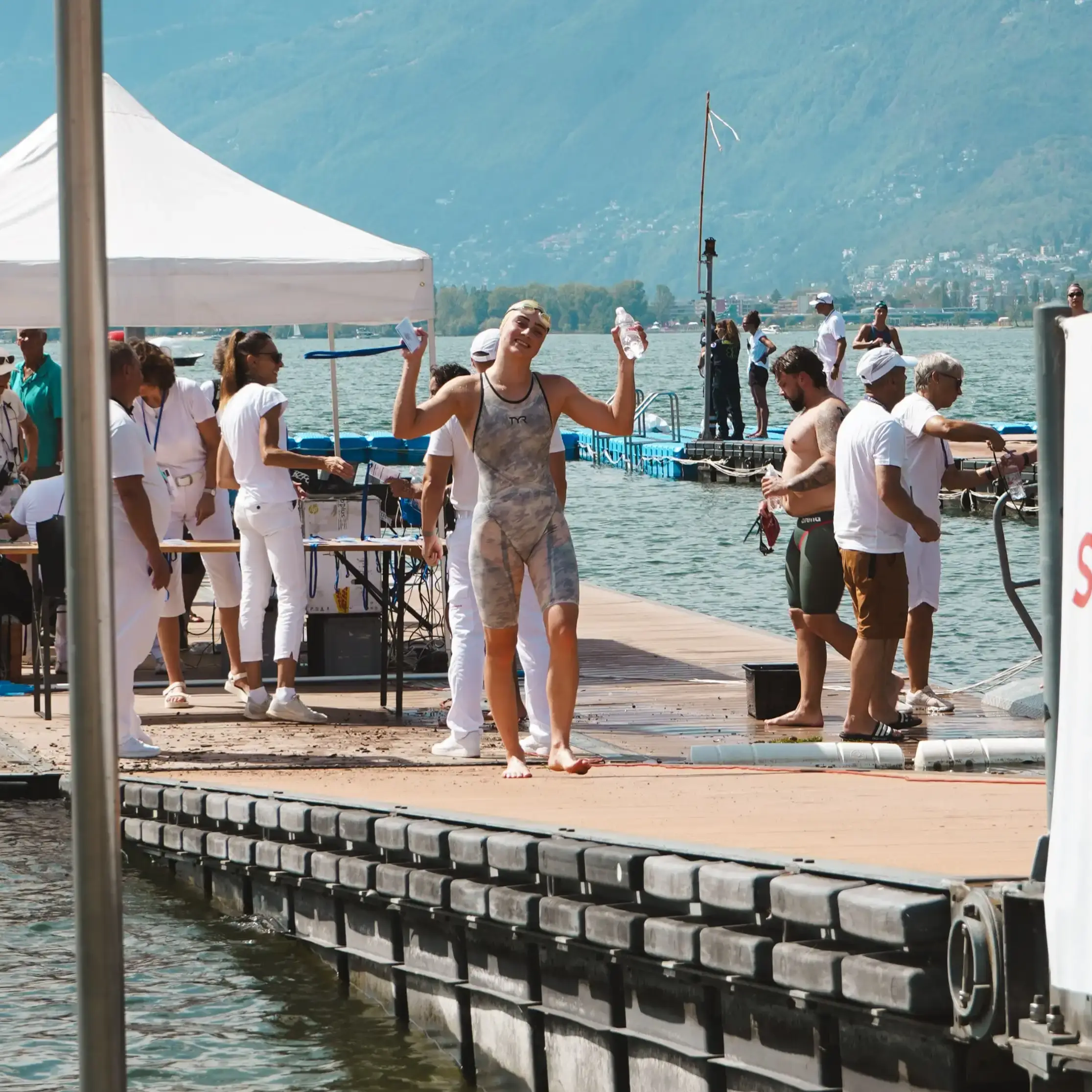 Ella Ruby Frank im Finish der Openwater Schweizer Meisterschaft 2026