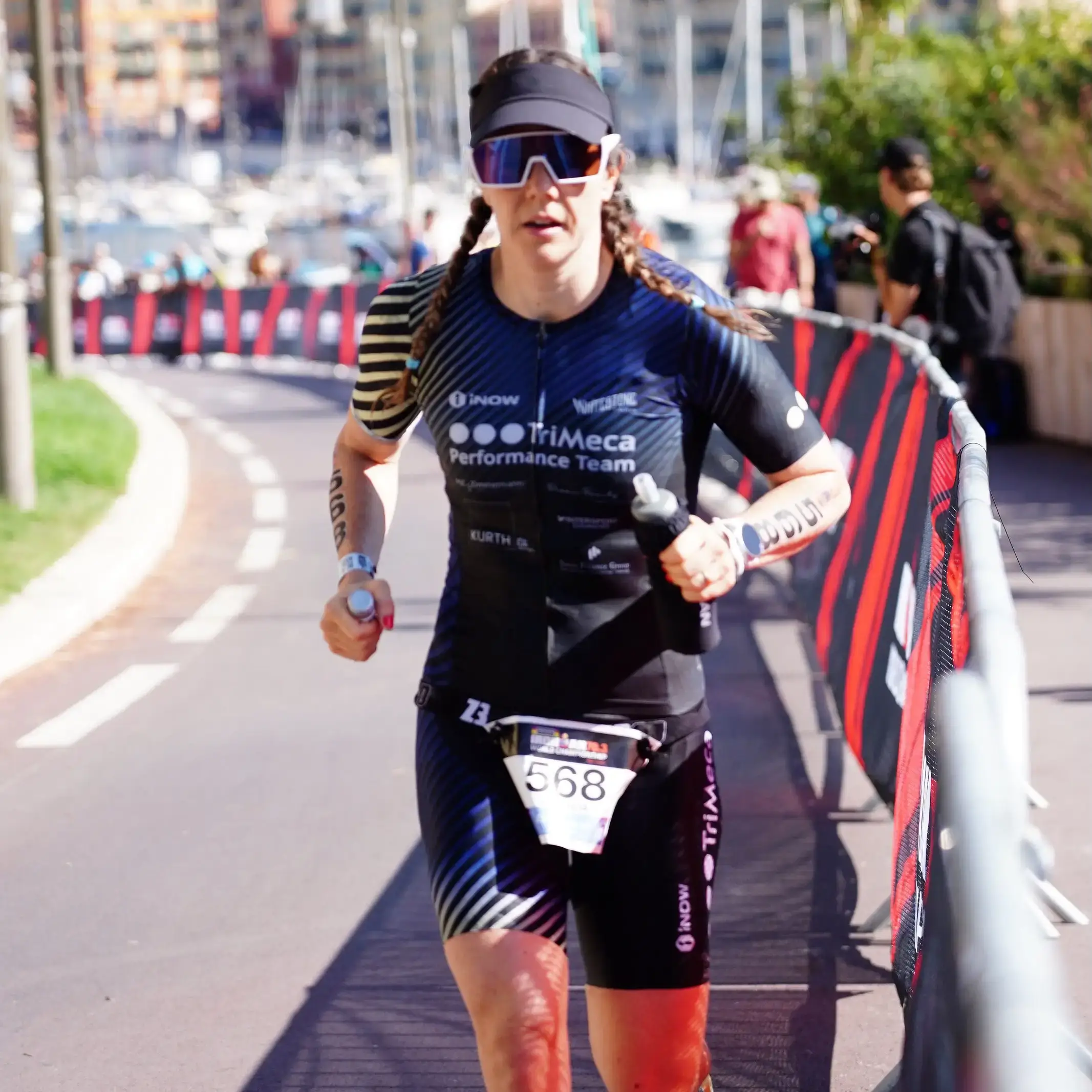 Jolanda Bucher auf der Laufstrecke am IRONMAN 70.3 Nizza 2026