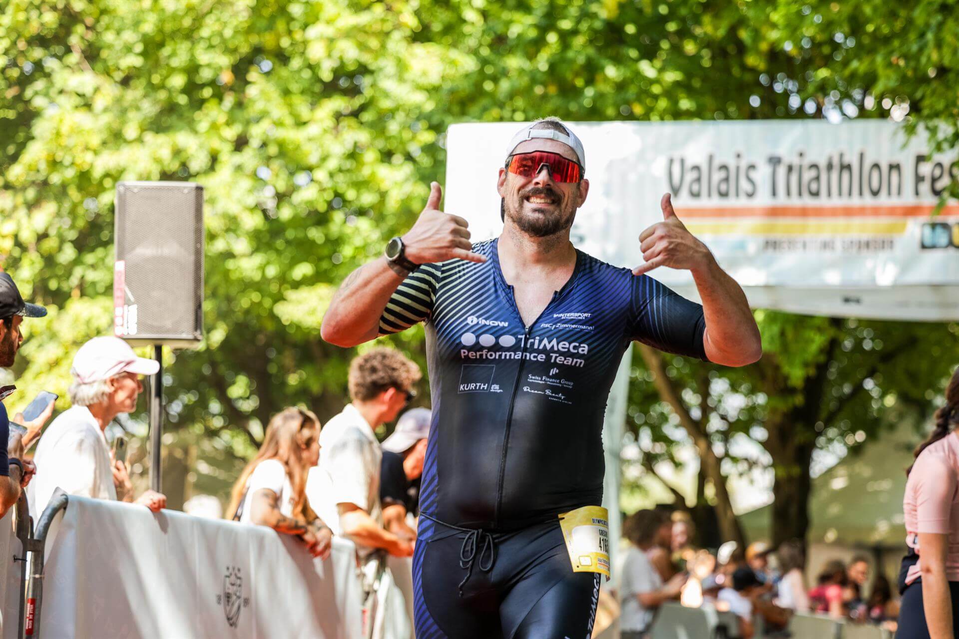 Gregor Frei TriMeca beim Zieleinlauf am Triathlon Festival Valais 2026