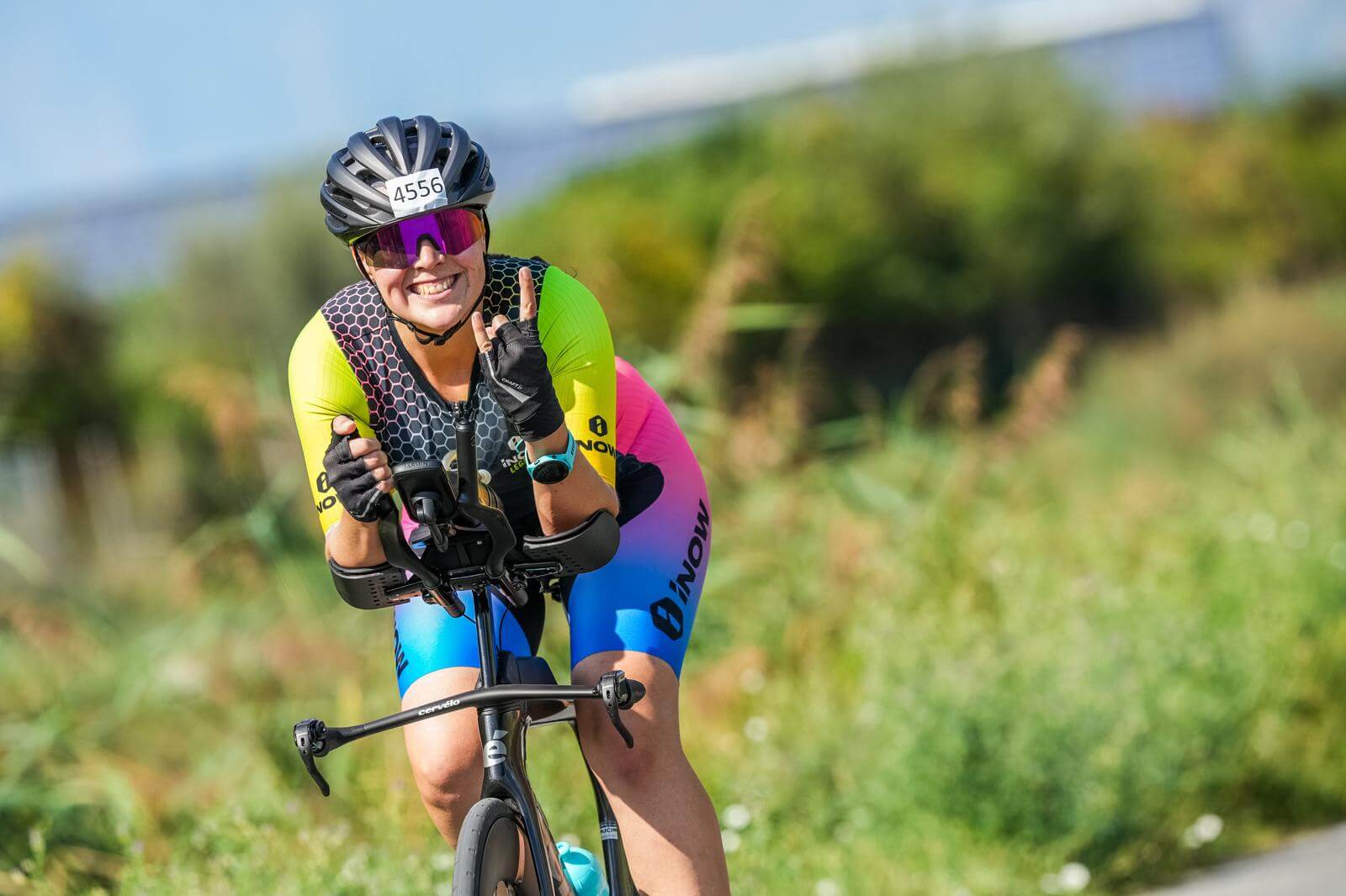 Livia Bee TriMeca auf dem Rad am Triathlon Festival Valais 2026