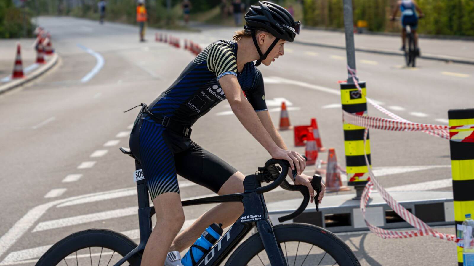 Ryu Flury TriMeca auf Bike am Tägi Triathlon 2026